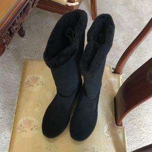 Black winter boots with faux fur